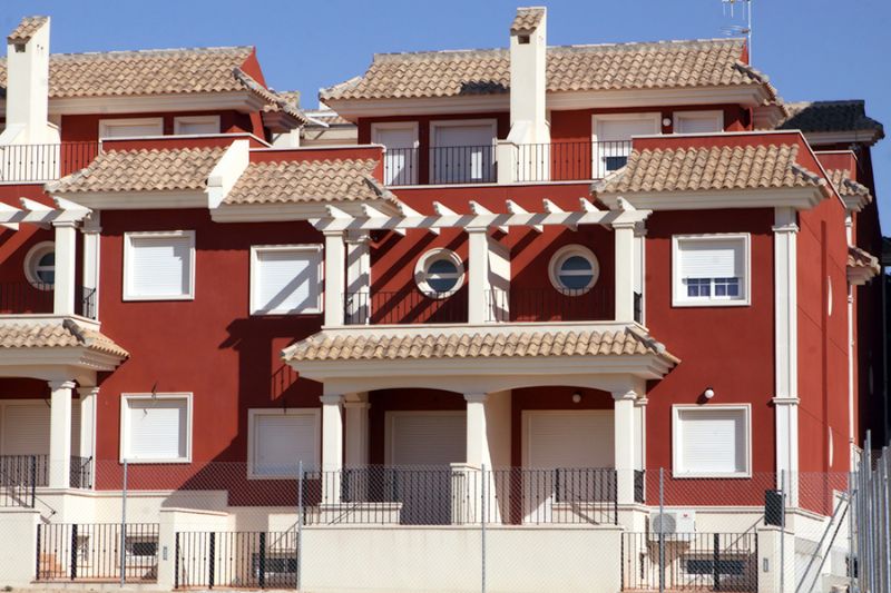 HOUSES AND PENTHOUSES