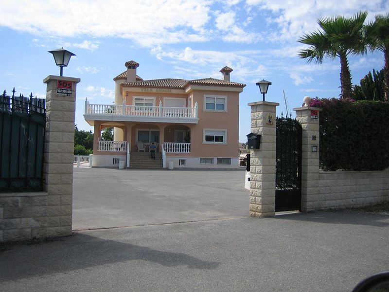 MEDITERRANEAN STYLE HOUSE