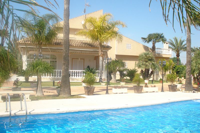 LUXURY VILLA